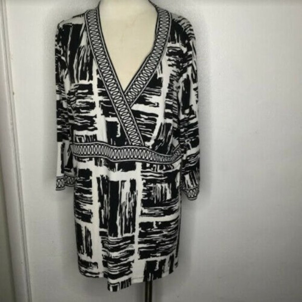 Soft by Avenue Women's V-Neck 3/4 Sleeve Blouse Black/White Top Plus Size 18/20